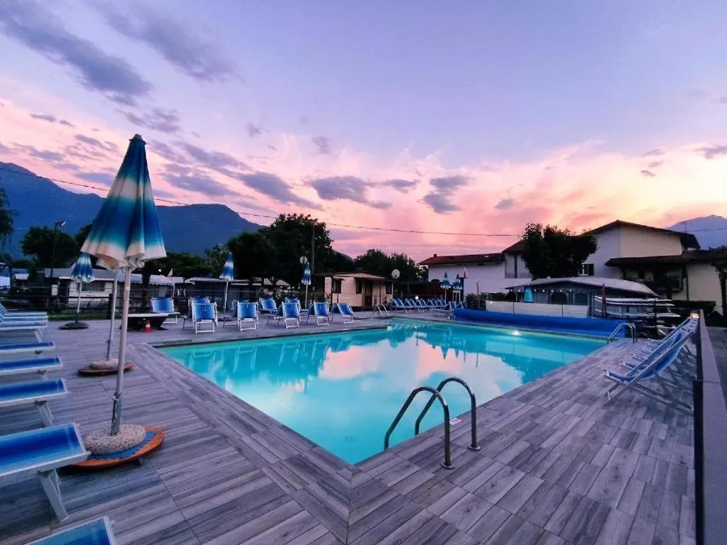 Glamping Italia 90 Mini Lodges Domaso Włochy