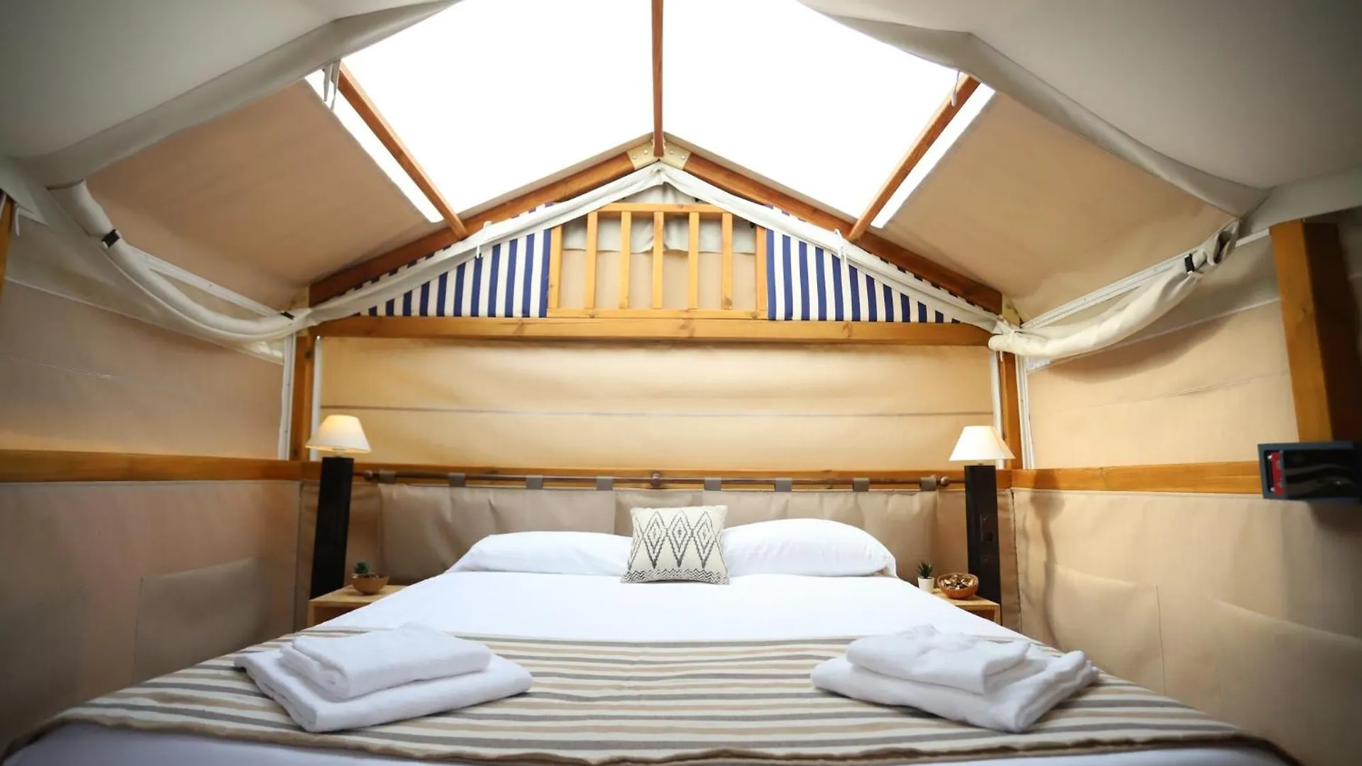 Glamping Italia 90 Mini Lodges Domaso